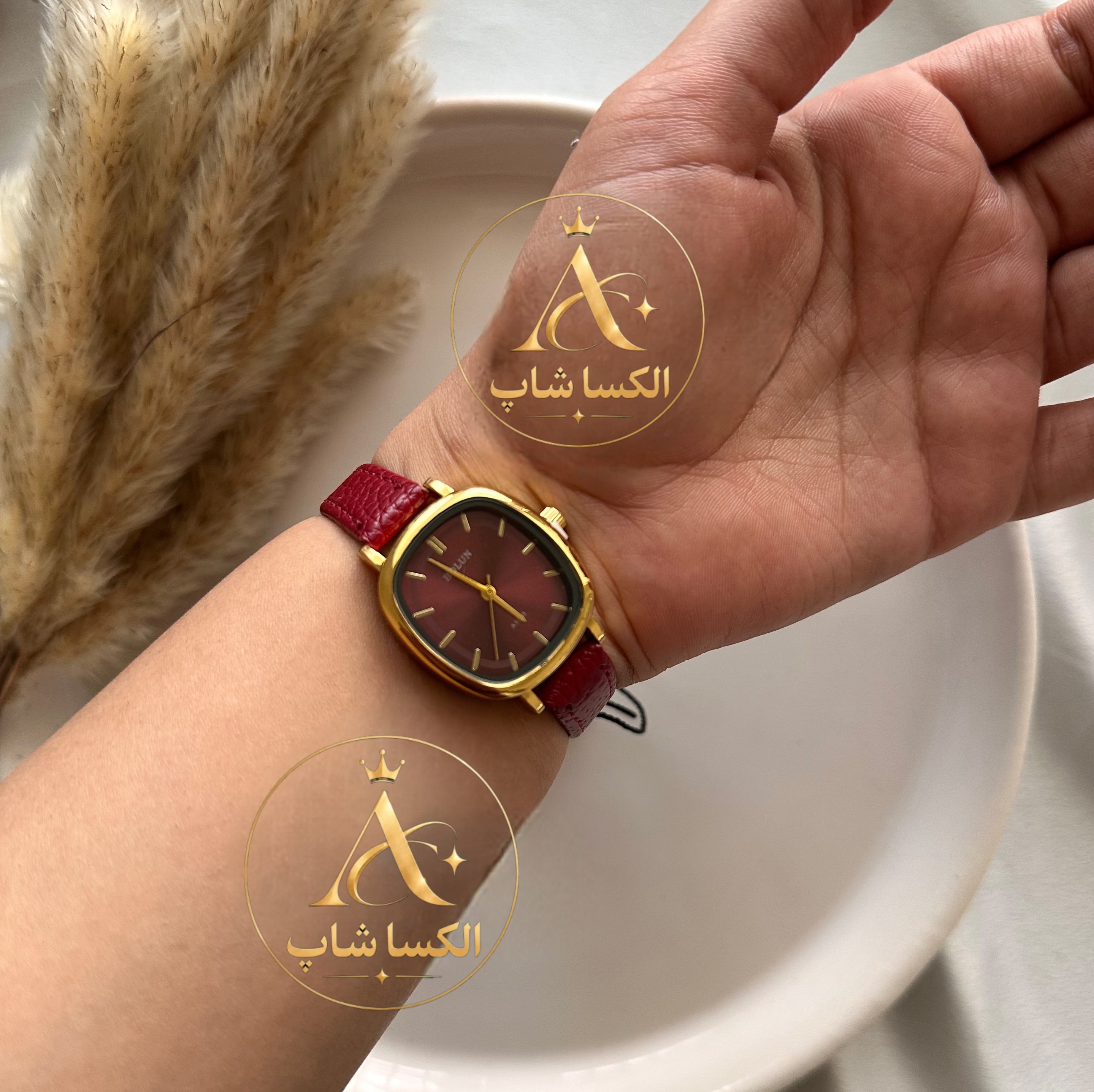 ساعت زنانه بولون بند چرم زرشکی