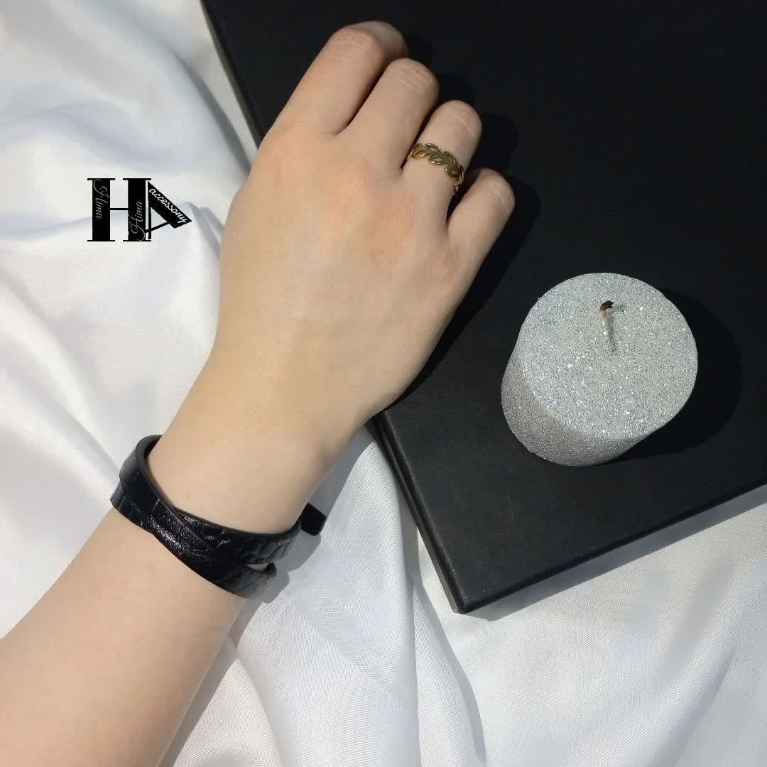 دستبند چرم دو دورپیچ طبیعی رنگ لبه خورده