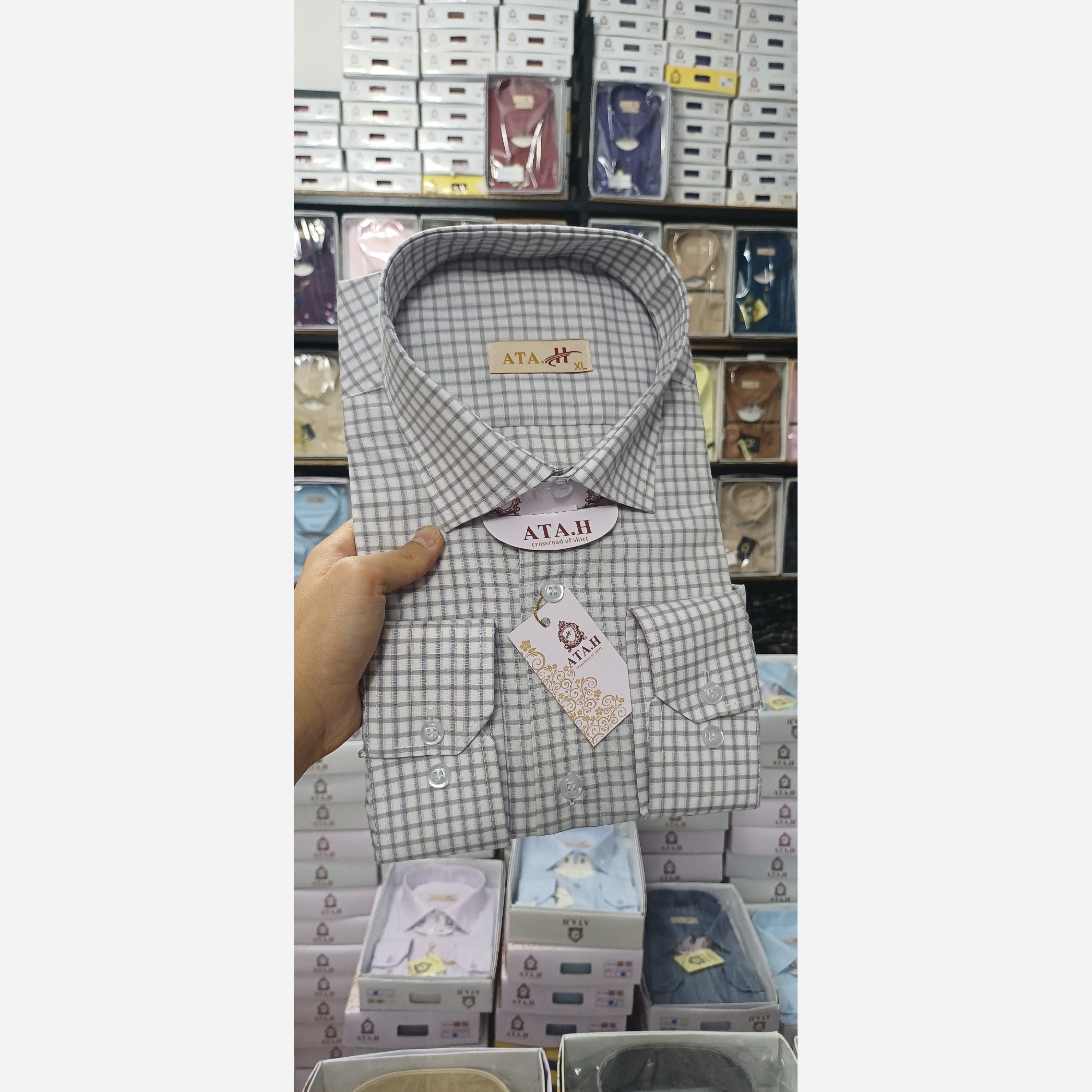 پیراهن مردانه چهارخونه زمینه سفید با راههای نقره ای کد57