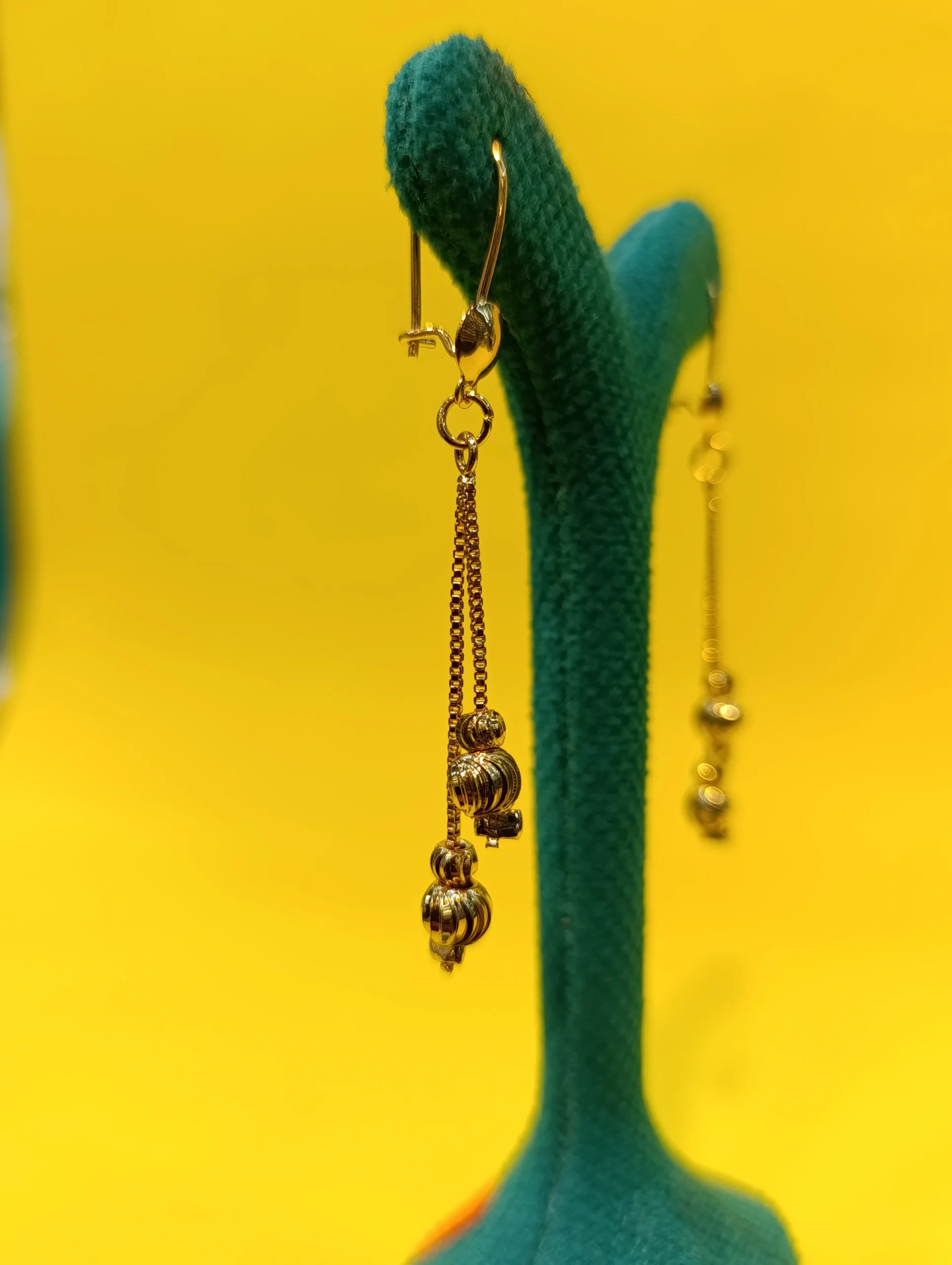 گوشواره آویز توپی