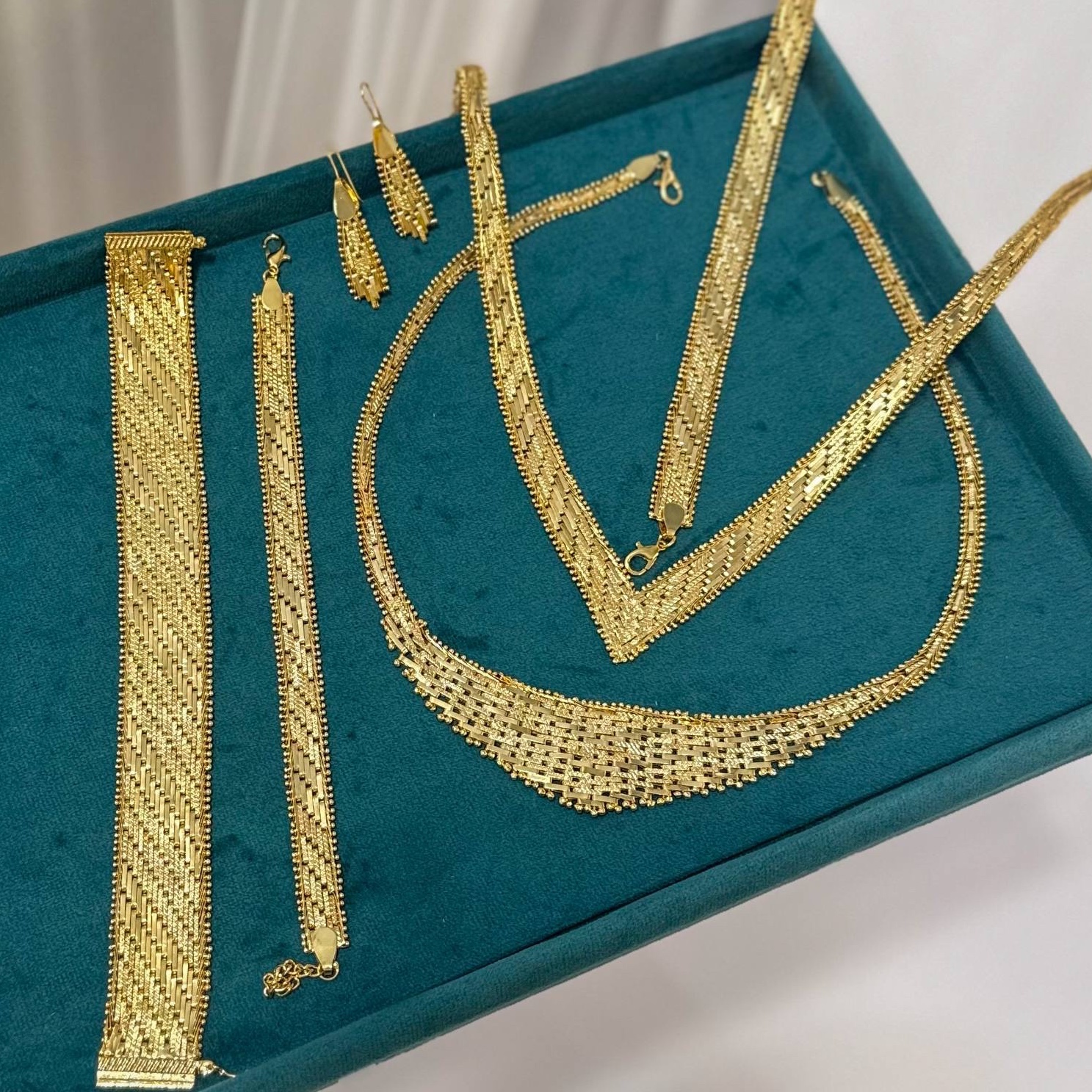 سرویس جلفا قالب و کپی طلا با رنگ ثابت کد 700