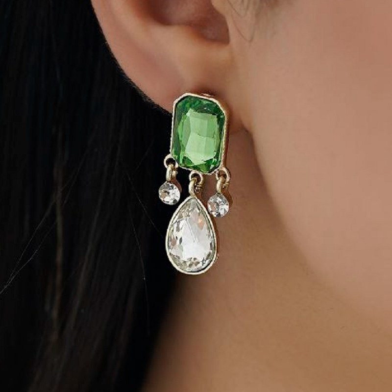 گوشواره میخ نقره طرح جواهری سبز مجلسی و لوکس مدل زارا ZARA بسیار شیک زنانه و دخترانه نگین سبز