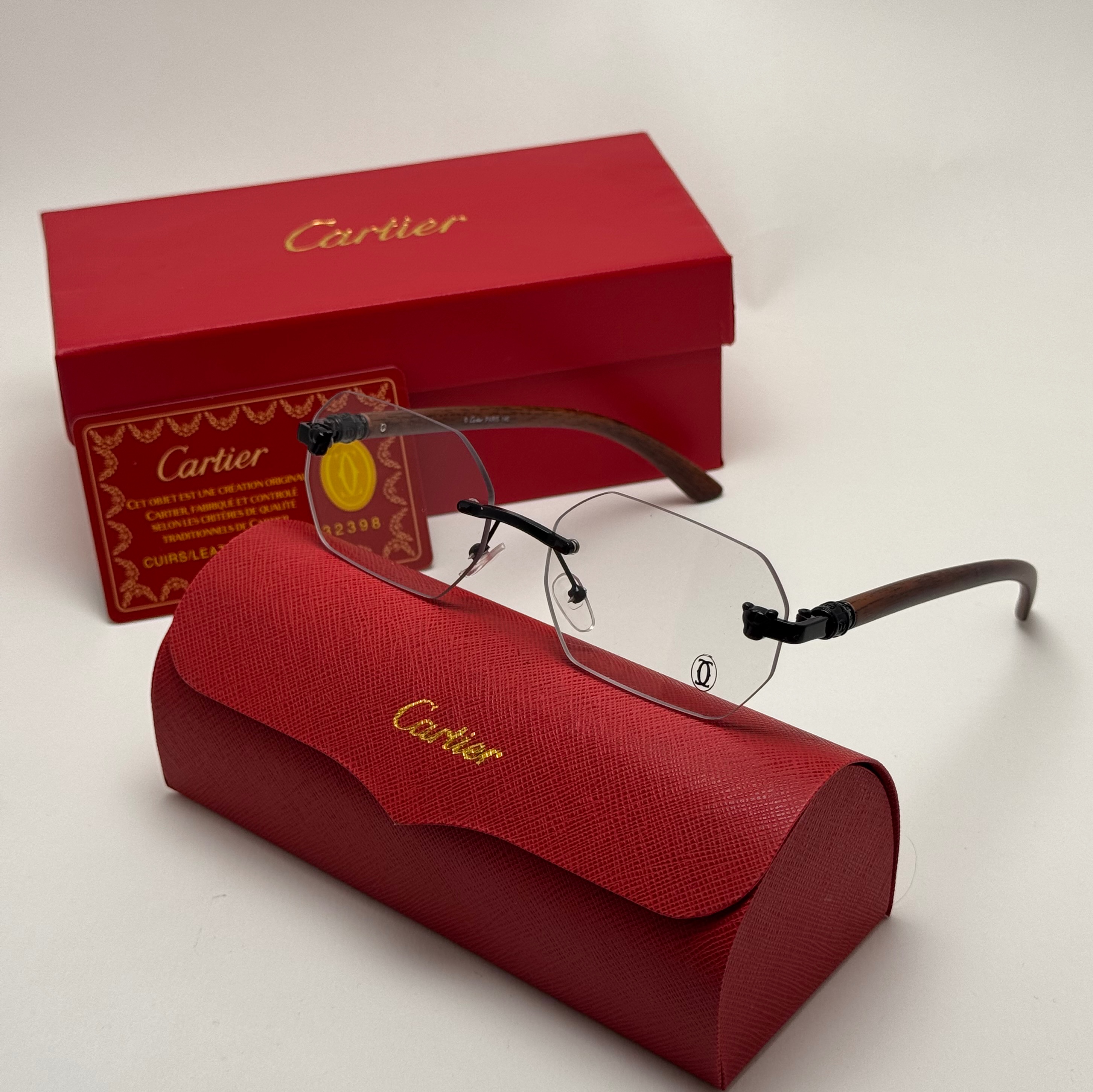 عینک آفتابی و شب کارتیر Cartier فریم لس فتوکرومیک تغییر رنگ عدسی در آفتاب UV400 بلوکات تمام مشکی دسته طرح چوب