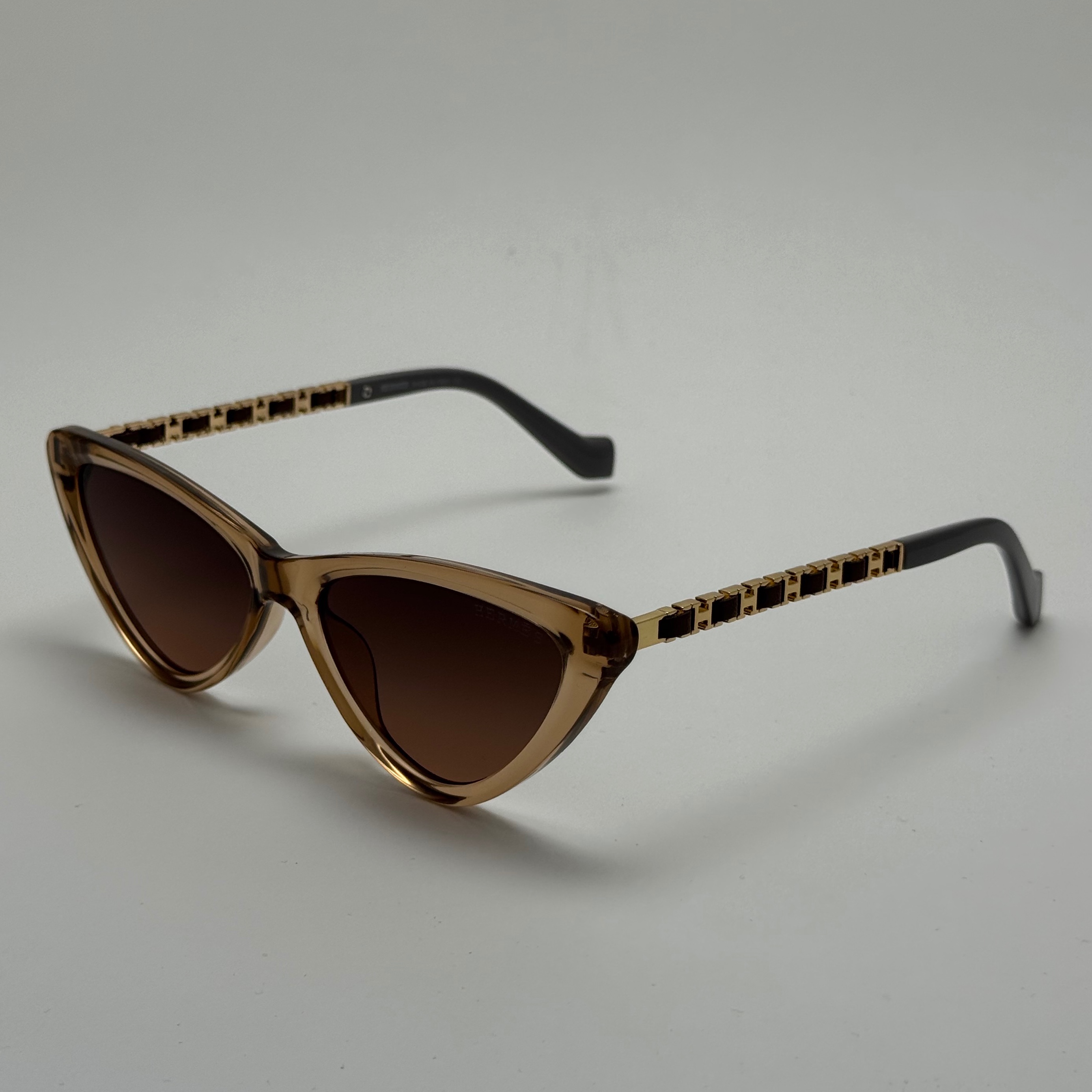 عینک آفتابی هرمس HERMES مدل Cat Eye قهوه ای کم رنگ دسته چرم کد 1214 - کیفیت مستر - سوپر لوکس